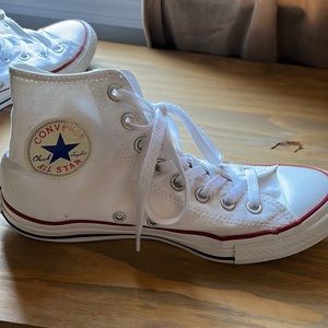 - White high top converse left shoe